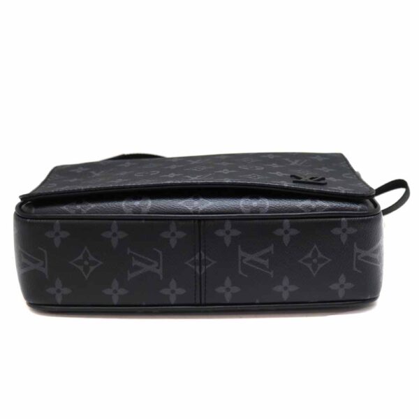 2477 5 Louis Vuitton District PM Shoulder Bag Monogram Eclipse