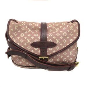 2732 1 Gucci GG Supreme Shoulder Bag Beige