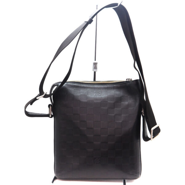 287 2 Louis Vuitton Discovery Messenger BB Damier Infini Black