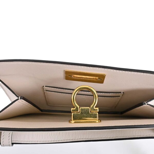 3000036474 2 Salvatore Ferragamo Shoulder Bag Leather Beige