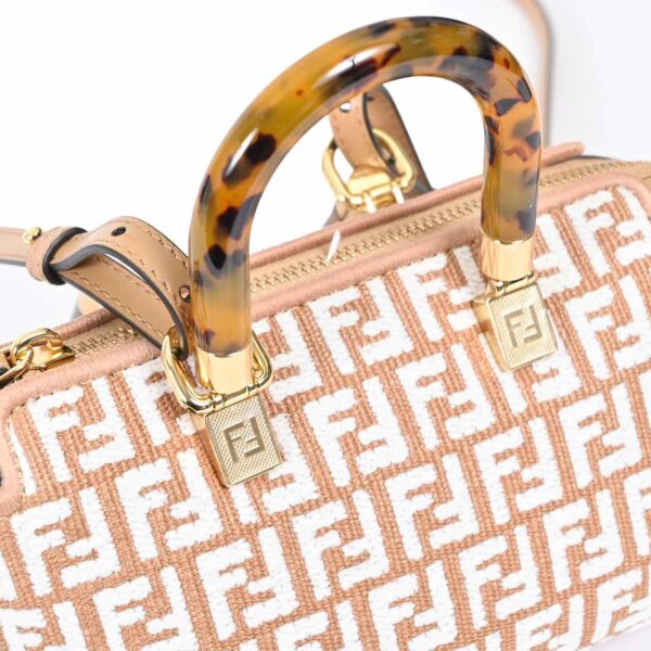 3000043854 5 Fendi Handbag Beige