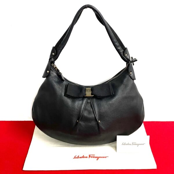 496a243184672 1 Salvatore Ferragamo Vara Leather Shoulder Bag Black