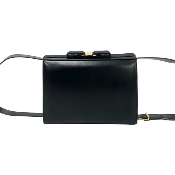 523c244609907 5 Salvatore Ferragamo Vara Leather Shoulder Bag Black