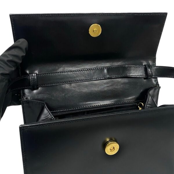 523c244609907 9 Salvatore Ferragamo Vara Leather Shoulder Bag Black