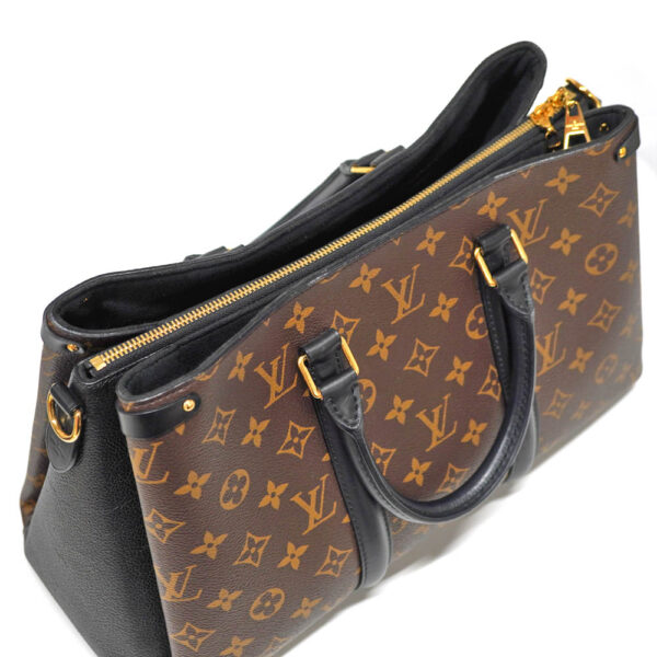 6 9 Louis Vuitton Soufflot NV MM Bag