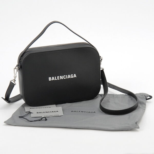 608654 dlq4n 1000 3 Balenciaga Everyday Leather Shoulder Bag Black