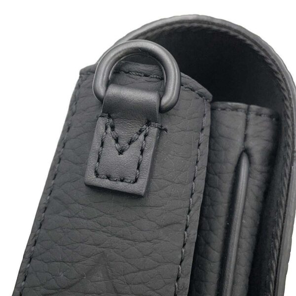 9422339 06 Louis Vuitton S Lock Vertical Wearable Wallet Monogram Shoulder Bag Black