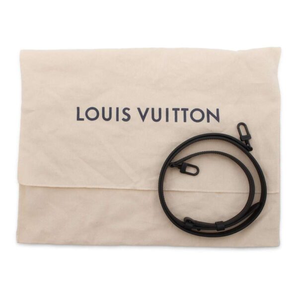 9422339 15 Louis Vuitton S Lock Vertical Wearable Wallet Monogram Shoulder Bag Black