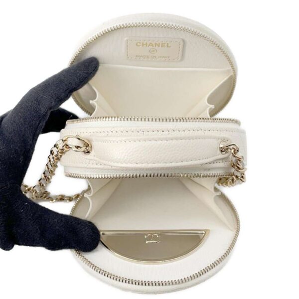 9557291 05 Chanel Small Vanity Matelasse Caviar Case White