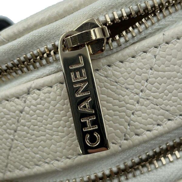 9557291 07 Chanel Small Vanity Matelasse Caviar Case White