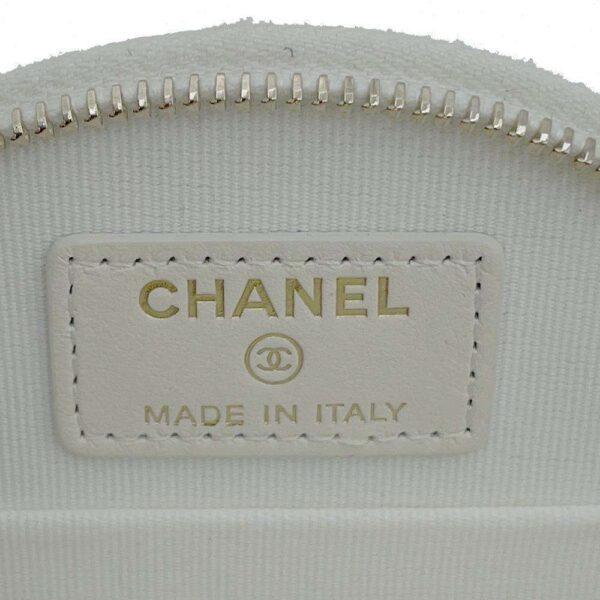 9557291 09 Chanel Small Vanity Matelasse Caviar Case White