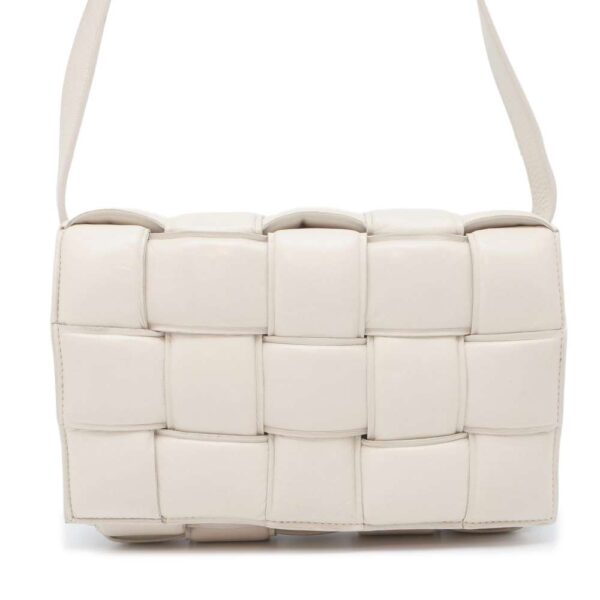 9606180 01 Bottega Veneta Padded Cassette Maxi Intrecciato Shoulder Bag White