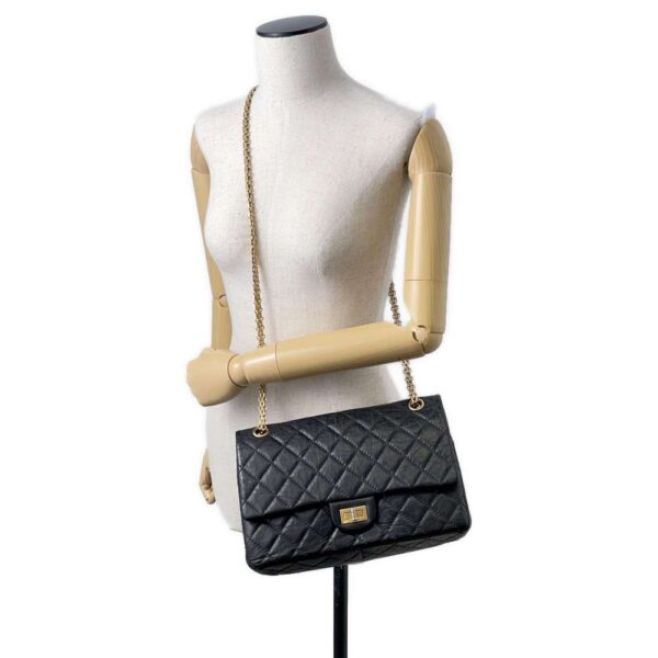 9606425 05 Chanel 255 Matelasse Aged Calf Leather Shoulder Bag Black