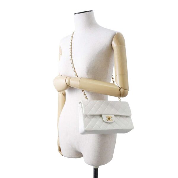 9606609 05 Chanel Matelasse 23 Coco Mark Double Chain Caviar Bag White