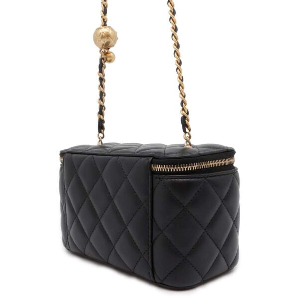 9630574 02 Chanel Matelasse Vanity Lambskin Shoulder Bag Black