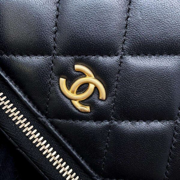 9630574 11 Chanel Matelasse Vanity Lambskin Shoulder Bag Black