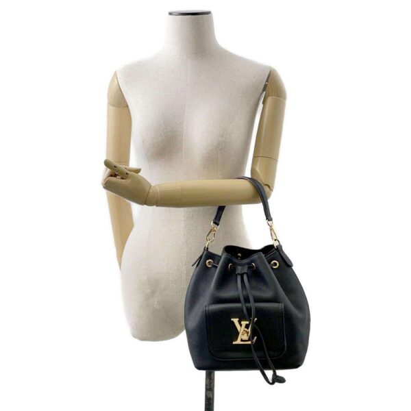 9684164 04 Louis Vuitton Grain Calf Leather Lock Me Bucket Bag