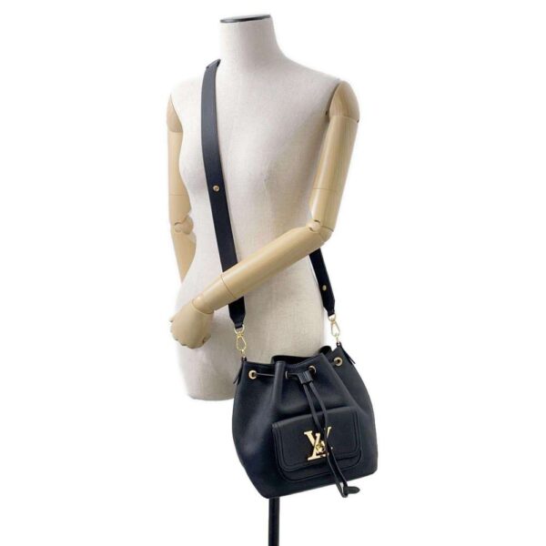 9684164 05 Louis Vuitton Grain Calf Leather Lock Me Bucket Bag