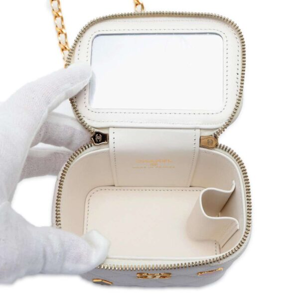 9685376 05 Chanel Small Vanity Matelasse Coco Mark Bag White