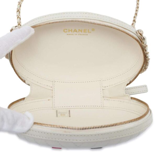 9685451 05 Chanel La Pausa V Stitch Leather Tassel Bag White