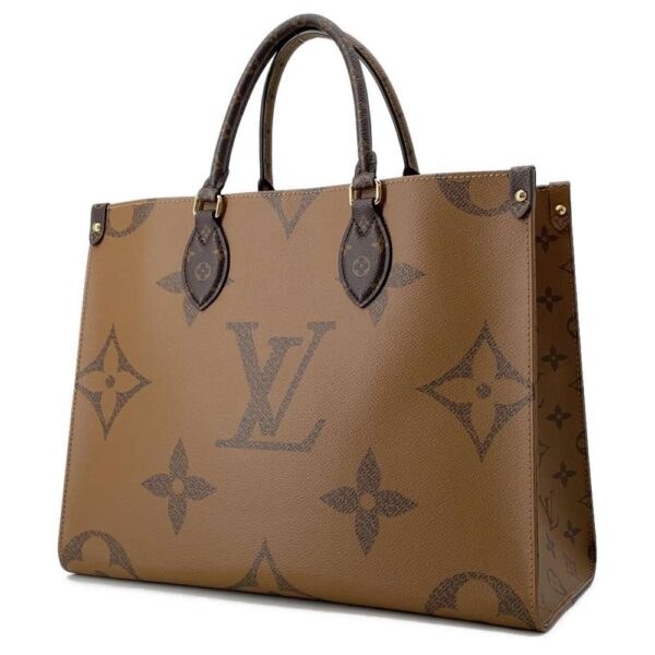 9688162 02 Louis Vuitton On the Go MM Reverse Giant Shoulder Bag 2way