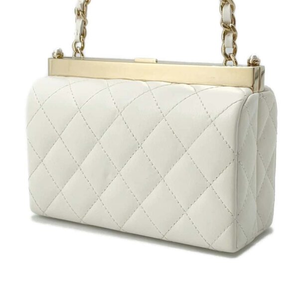 9718715 02 Chanel Cocomark Matelasse Lambskin Clutch