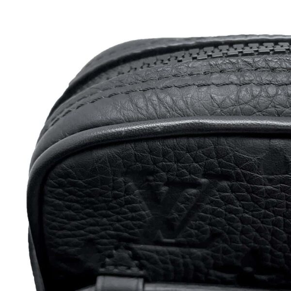 9751118 09 Louis Vuitton Monogram Taurillon Leather Utility Side Bag Black