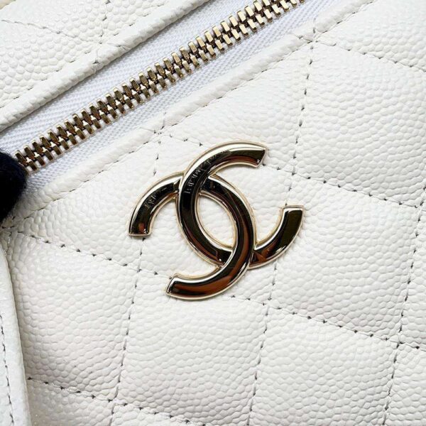 9751231 08 Chanel Cocomark Matelasse Vanity Caviar Bag White