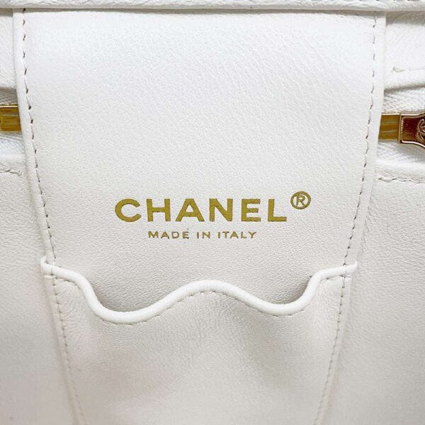 9751231 13 Chanel Cocomark Matelasse Vanity Caviar Bag White