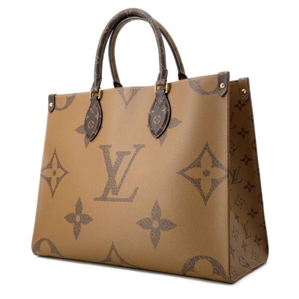 9752238 02 Louis Vuitton On The Go MM Monogram Reverse Tote Bag