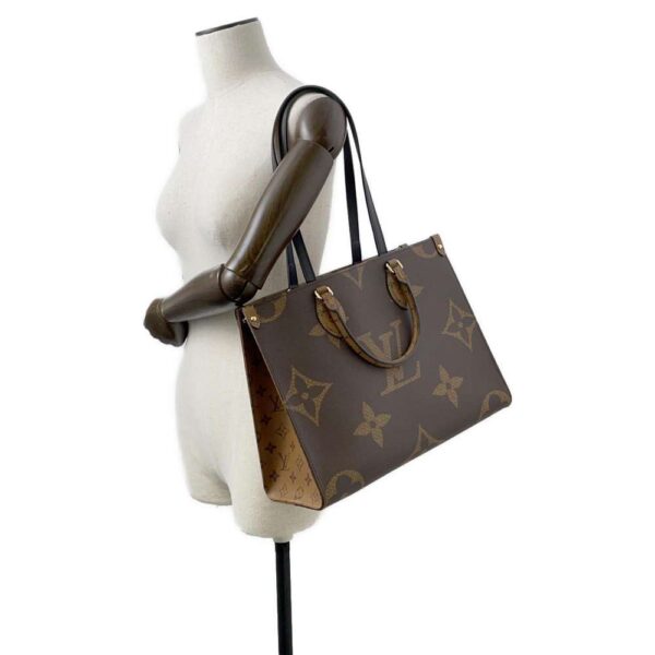 9752238 05 Louis Vuitton On The Go MM Monogram Reverse Tote Bag