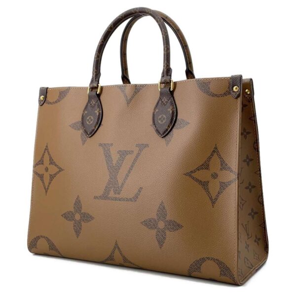 9758537 02 Louis Vuitton Monogram Reverse Giant On The Go MM Tote Bag