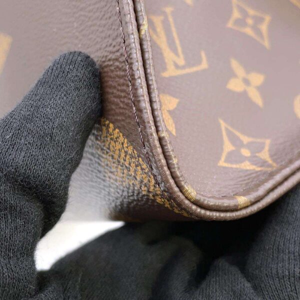 9758537 08 Louis Vuitton Monogram Reverse Giant On The Go MM Tote Bag