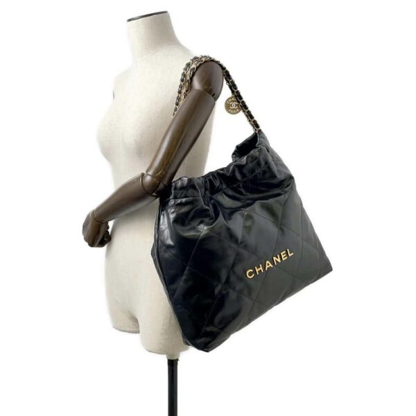 9769533 04 Chanel 22 Shiny Calf Leather Shoulder Bag Black