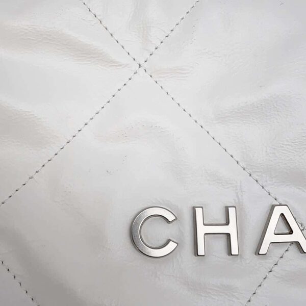 9775282 10 Chanel 22 Small Shiny Calf Leather Shoulder Bag White