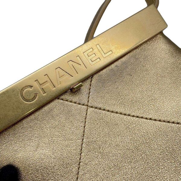 9789203 07 Chanel Kisslock Frame Leather Shoulder Bag