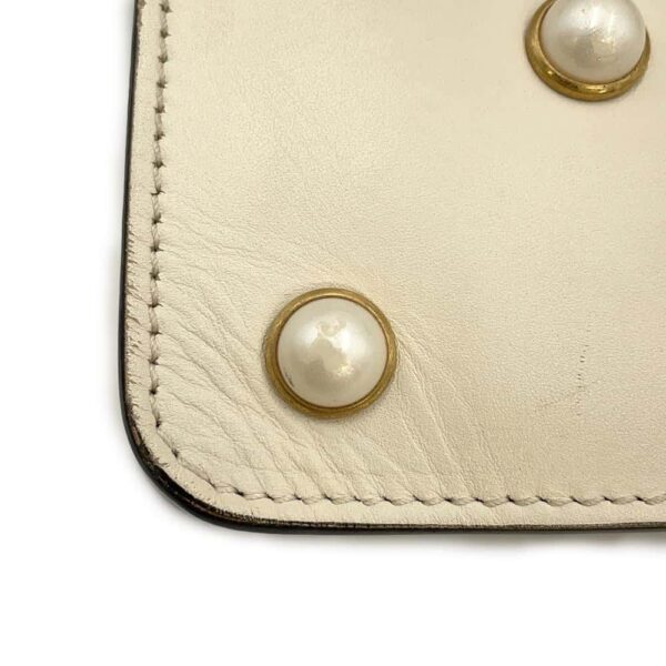 9789401 09 Gucci Broadway Pearl Bee Leather Shoulder Bag White