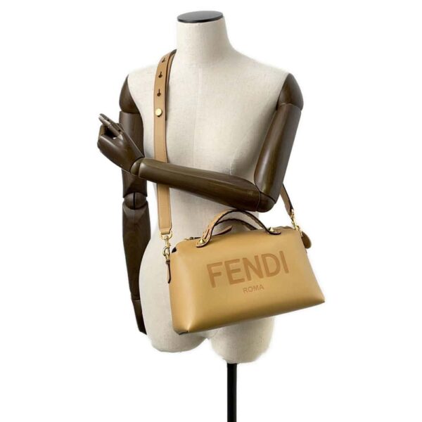 9801004 05 Fendi Visible Medium Leather Handbag