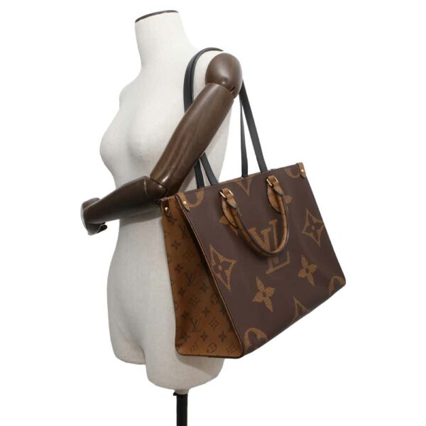 9817470 05 Louis Vuitton Monogram Reverse Giant On The Go MM Handbag