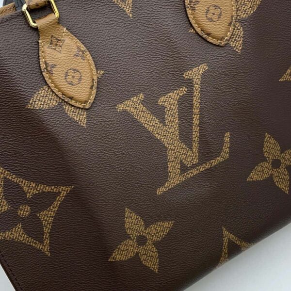 9817470 10 Louis Vuitton Monogram Reverse Giant On The Go MM Handbag