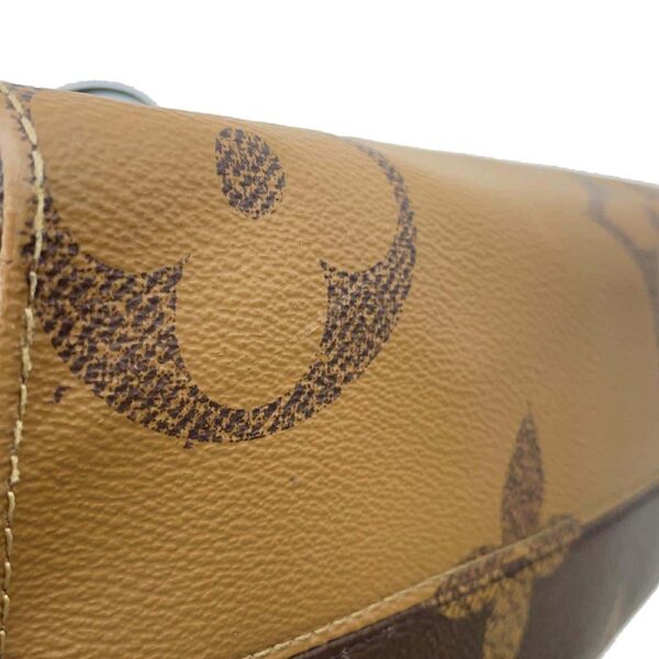 9817470 12 Louis Vuitton Monogram Reverse Giant On The Go MM Handbag