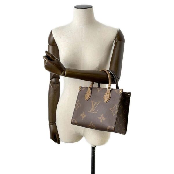 9817579 04 Louis Vuitton Reverse On The Go PM 2way Shoulder Bag