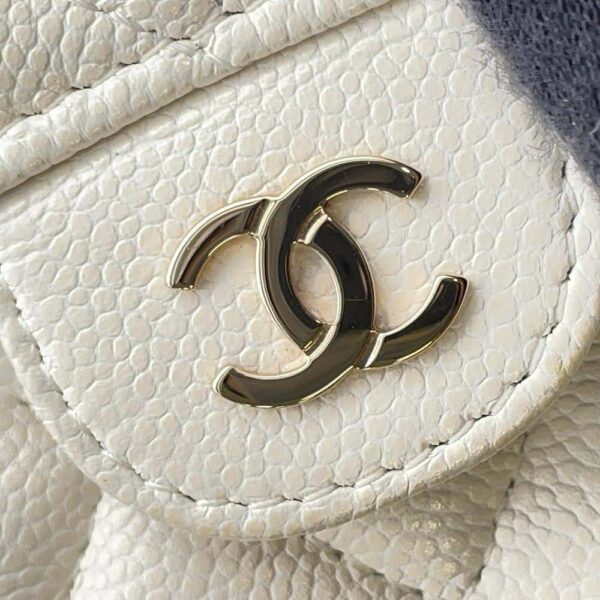 9823297 09 Chanel Matelasse Coco Mark Caviar Skin Chain Shoulder Phone Case White