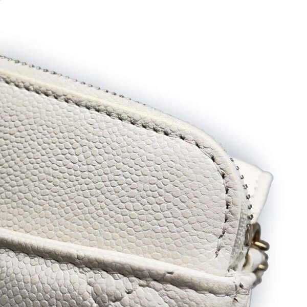 9823297 11 Chanel Matelasse Coco Mark Caviar Skin Chain Shoulder Phone Case White