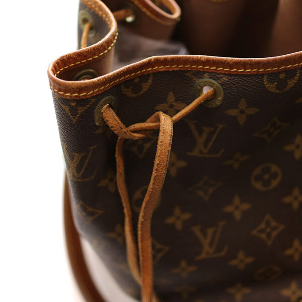 a21 1116 10 Louis Vuitton Noe Shoulder Bag Monogram Canvas Brown