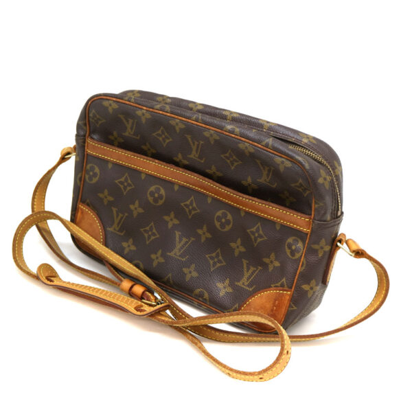 a21 9605 1 Louis Vuitton Trocadero 27 Shoulder Bag Monogram Brown