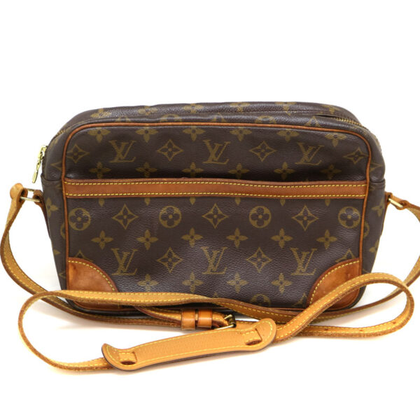 a21 9605 2 Louis Vuitton Trocadero 27 Shoulder Bag Monogram Brown