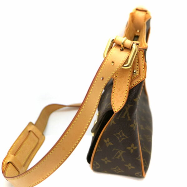 a22 287 4 Louis Vuitton Hudson GM Shoulder Bag Monogram Brown