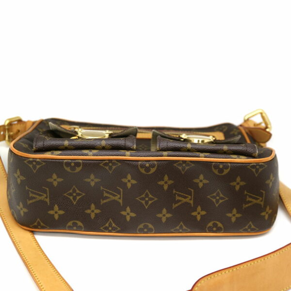 a22 287 6 Louis Vuitton Hudson GM Shoulder Bag Monogram Brown