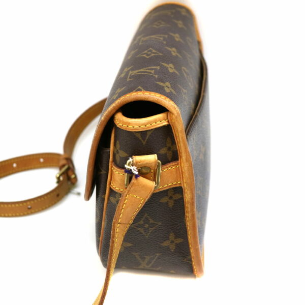 a22 550 4 Louis Vuitton Sologne Shoulder Bag Monogram Canvas Brown